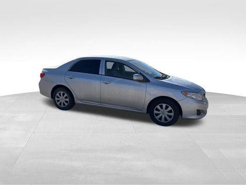 Used 2010 Toyota Corolla LE image 2