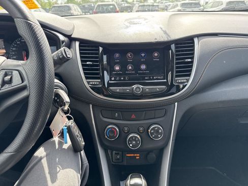 Used 2020 Chevrolet Trax LS w/ Tint and Cruise Package FWD image 9