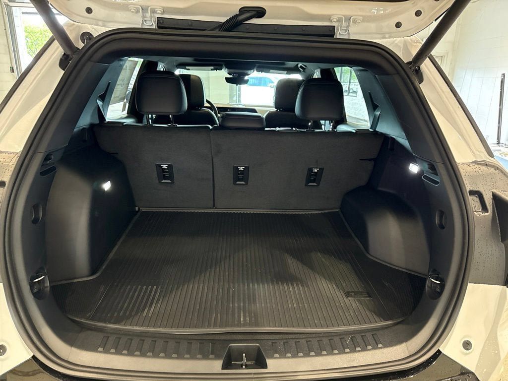 New 2027 GMC Terrain AT4 w/ Convenience Package III AWD/4WD image 20