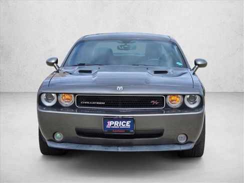 Used 2010 Dodge Challenger R/T RWD image 2