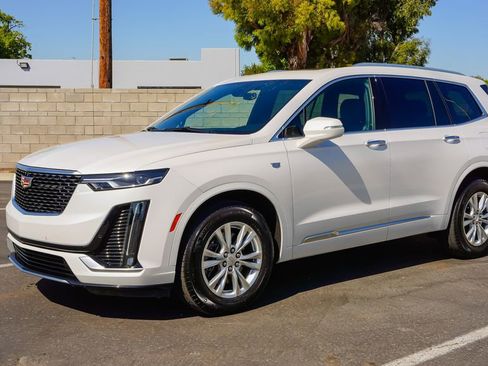 Certified 2023 Cadillac XT6 Luxury w/ LPO, Floor Liner Package FWD image 3