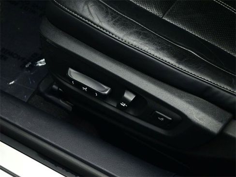 Used 2016 Lexus ES 350 w/ Luxury Package w/Wood Trim image 21