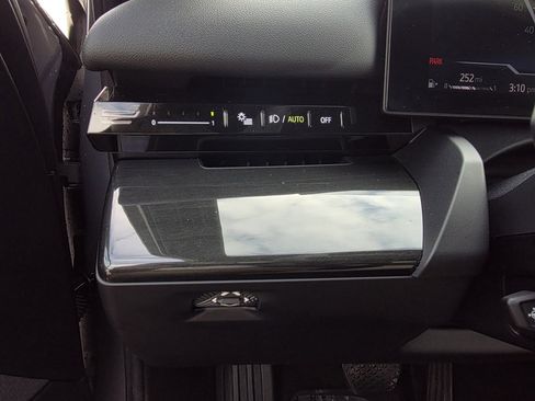 Used 2024 BMW 530i image 12