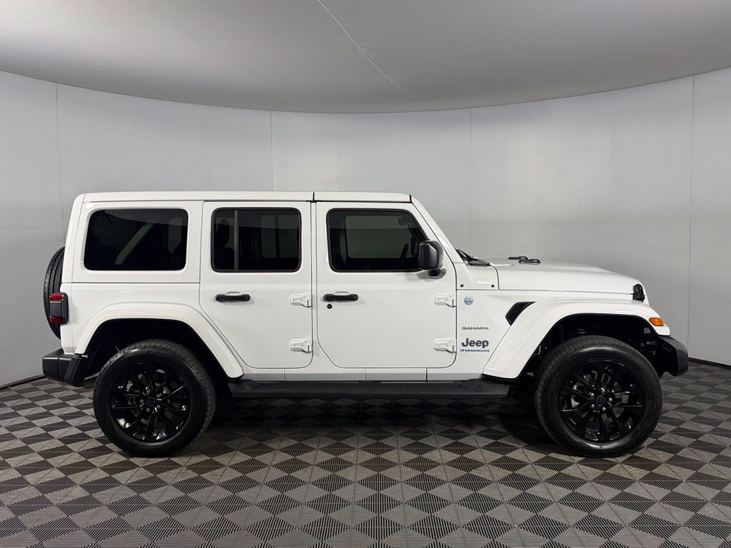 Used 2024 Jeep Wrangler Unlimited Sahara w/ Technology Group AWD/4WD image 5
