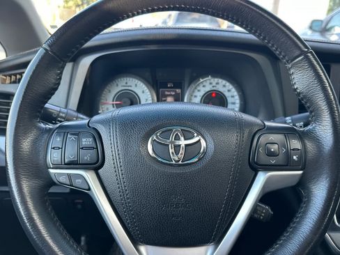 Used 2016 Toyota Sienna SE image 25