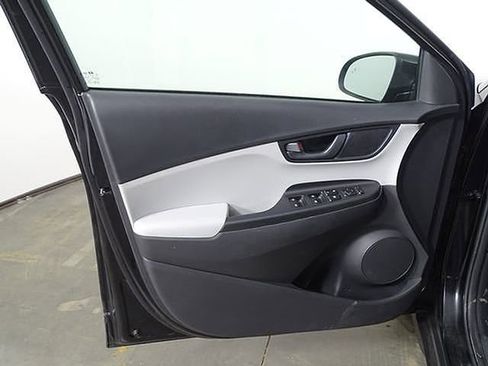 Used 2023 Hyundai Kona SEL image 16