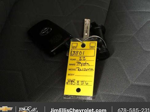 Used 2022 Toyota Tacoma TRD Sport w/ Technology Package AWD/4WD image 34