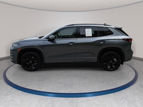 Used 2025 Volkswagen Tiguan SE R-Line AWD/4WD image 8