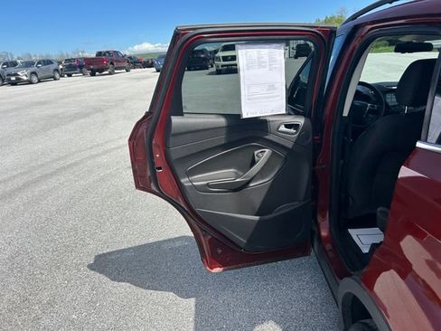 Used 2016 Ford Escape SE w/ Equipment Group 201A AWD/4WD image 21
