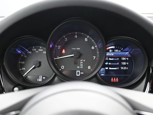 Certified 2025 Porsche Macan image 19