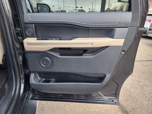 Used 2023 Ford Expedition Max Limited image 9