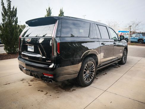 Used 2023 Cadillac Escalade ESV V w/ Heavy-Duty Trailer Package image 10