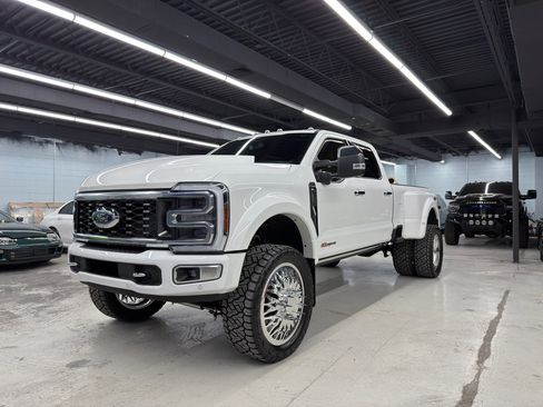 Used 2024 Ford F450 Platinum w/ FX4 Off-Road Package image 10