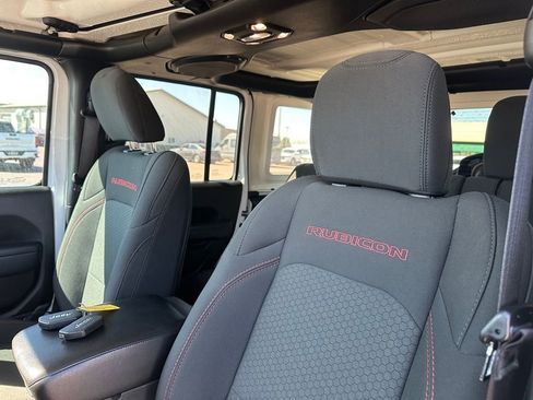 Used 2022 Jeep Wrangler Unlimited Rubicon w/ Cold Weather Group image 13