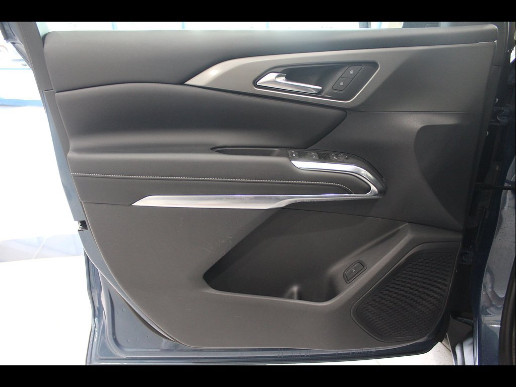 Used 2024 Chevrolet Traverse LS FWD image 15
