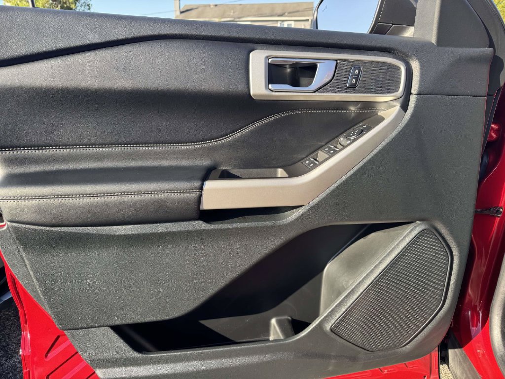Used 2023 Ford Explorer XLT w/ Equipment Group 202A AWD/4WD image 16