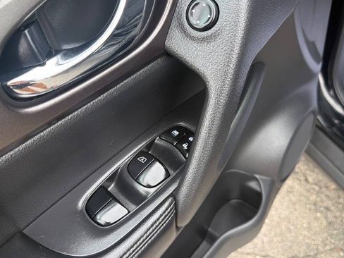 Used 2015 Nissan Rogue SV AWD/4WD image 19