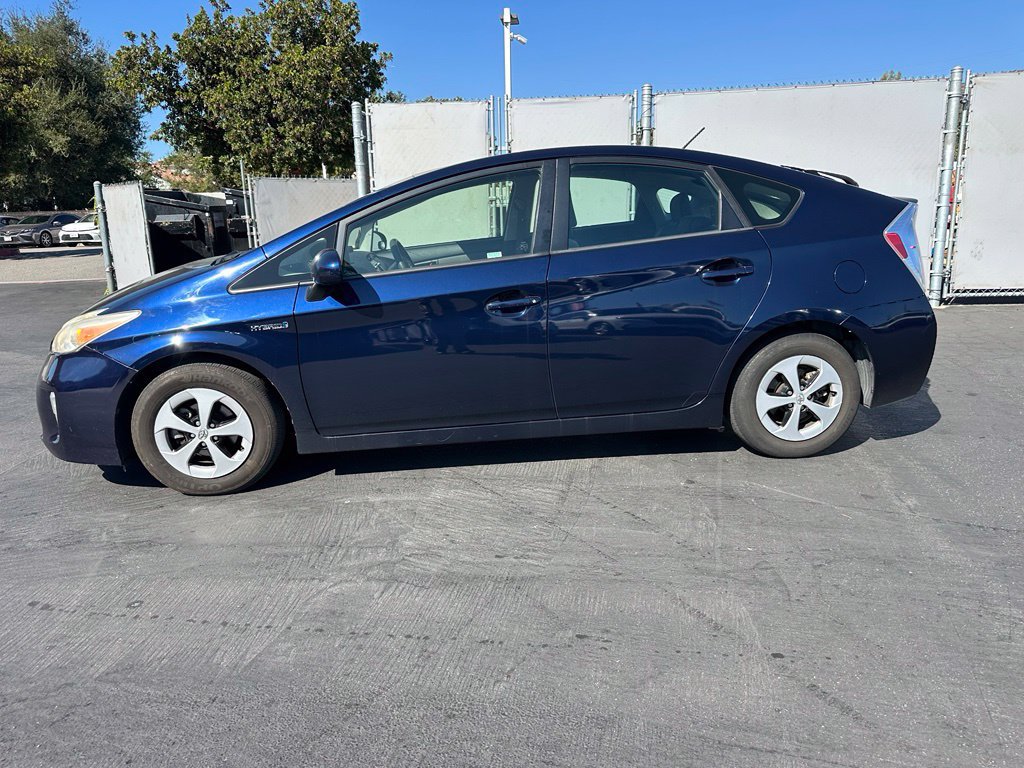 Used 2015 Toyota Prius Two FWD image 2