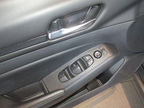 Used 2024 Nissan Altima 2.5 SV image 26