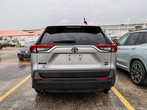 Used 2024 Toyota RAV4 LE AWD/4WD image 9