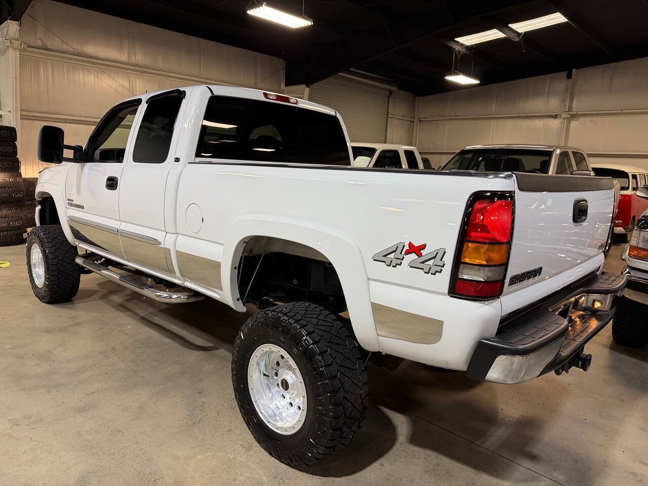 Used 2005 GMC Sierra 2500 SLT w/ Heavy-Duty Power Package AWD/4WD image 3
