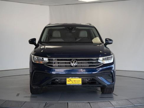 Used 2022 Volkswagen Tiguan SE AWD/4WD image 2