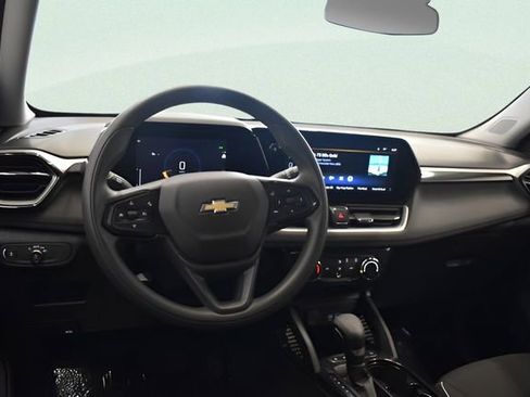 Used 2025 Chevrolet TrailBlazer LT w/ Driver Confidence Package AWD/4WD image 23