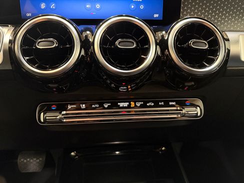 Used 2026 Mercedes-Benz GLB 250 image 17