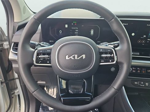 Used 2025 Kia Carnival SX Prestige FWD image 31