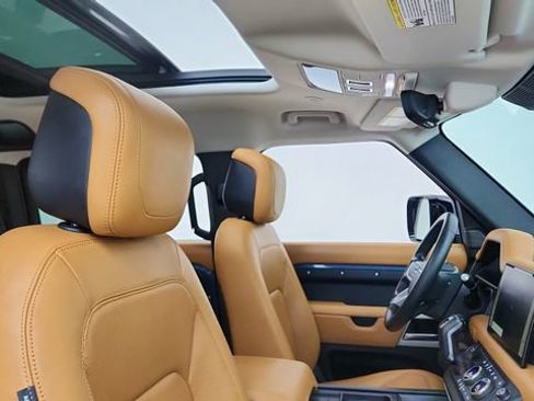 Used 2024 Land Rover Defender 110 SE image 24