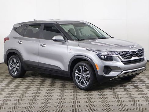 Used 2021 Kia Seltos LX AWD/4WD image 2