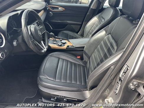 Used 2017 Alfa Romeo Giulia Ti w/ TI Lusso Light Wood Package image 23
