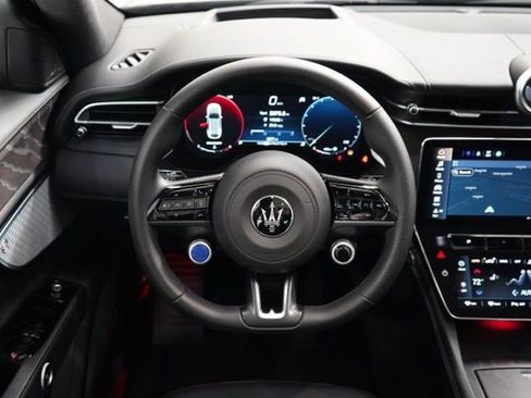 Used 2025 Maserati Grecale GT image 12