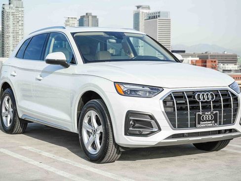 Used 2023 Audi Q5 2.0T Premium w/ Convenience Package image 3