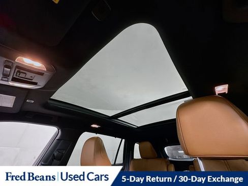 Used 2025 Toyota Highlander Platinum image 27