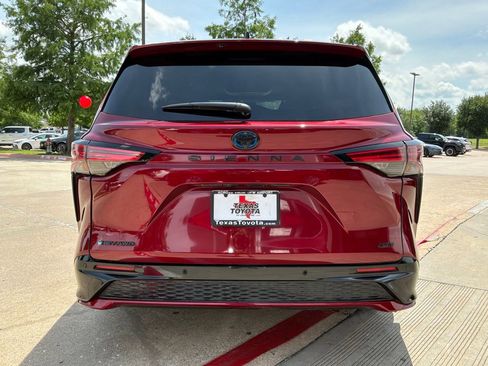 Used 2025 Toyota Sienna XSE AWD/4WD image 7