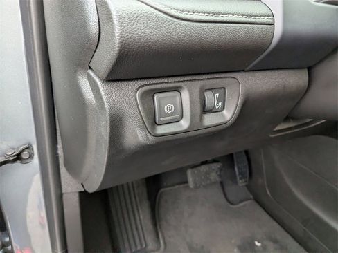 Certified 2023 GMC Acadia SLE w/ Driver Convenience Package image 14