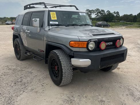 Used 2011 Toyota FJ Cruiser 2WD w/ TRD Sport Pkg image 2