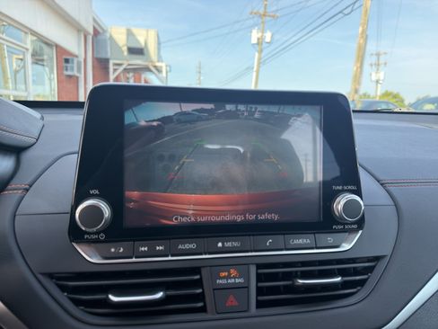 Used 2020 Nissan Altima 2.5 SR w/ Premium Package FWD image 16