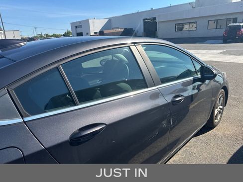 Used 2017 Chevrolet Cruze LT FWD image 10