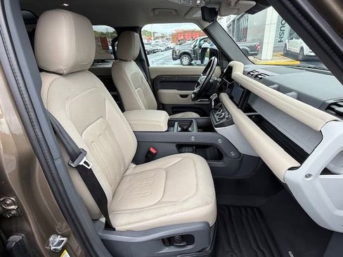 Used 2020 Land Rover Defender 110 First Edition image 15