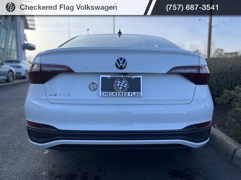 Used 2023 Volkswagen Jetta Sport image 12