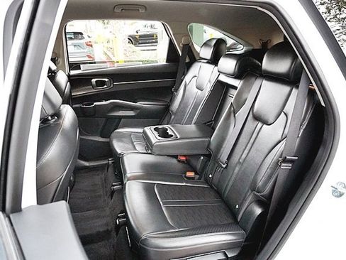 Used 2024 Kia Sorento S image 16