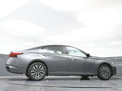 Used 2024 Nissan Altima 2.5 SV image 47