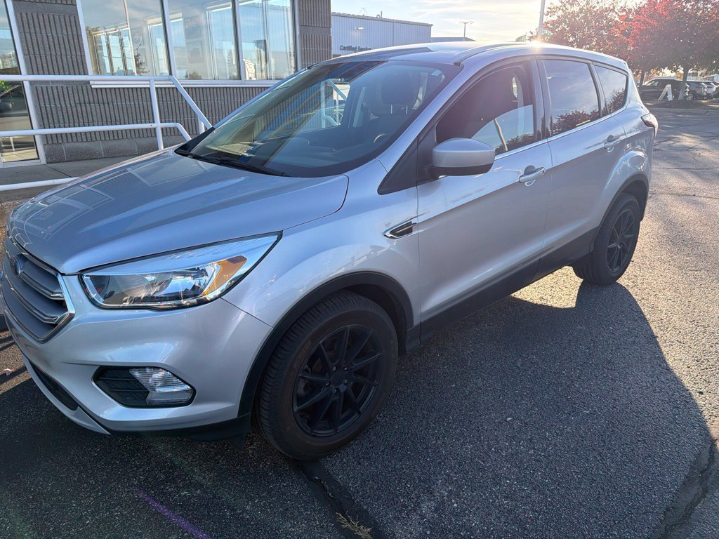 Used 2017 Ford Escape SE FWD image 3