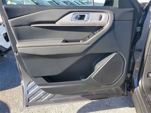 New 2025 Ford Explorer Active w/ Active Comfort Package image 11