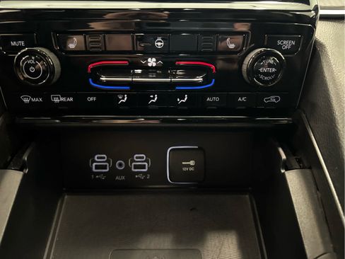 Used 2024 Jeep Grand Cherokee Altitude AWD/4WD image 17