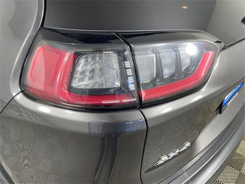 Used 2019 Jeep Cherokee Latitude Plus w/ Comfort/Convenience Group image 19