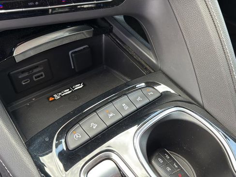 Used 2022 Buick Envision Avenir w/ Technology Package II AWD/4WD image 29