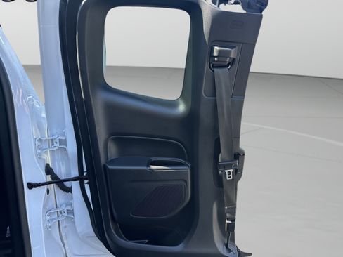 Used 2022 Chevrolet Colorado LT w/ Fleet Safety Package image 9